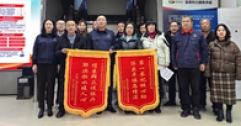 甘泉入戶潤(rùn)民心 飲水思源表真情——武川縣鎮(zhèn)、村領(lǐng)導(dǎo)代表村民給公司送來(lái)錦旗、感謝信